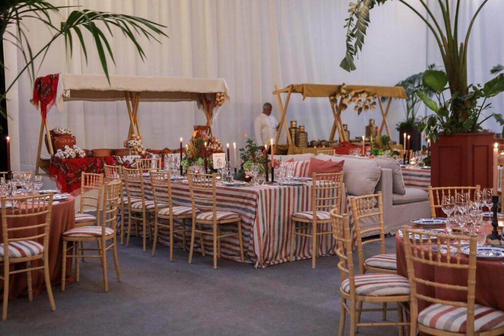 A Festa Aluga organiza eventos como casamentos, eventos corporativos e festas. Os serviços disponíveis são decoração, planning e aluguer de material.