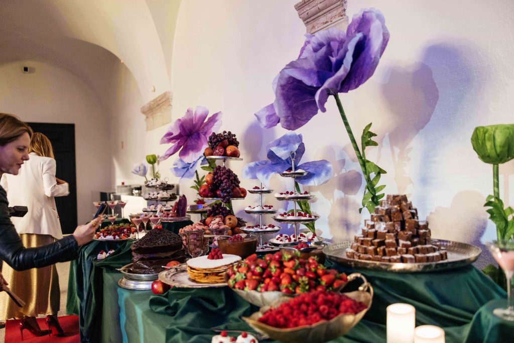 A Festa Aluga organiza eventos como casamentos, eventos corporativos e festas. Os serviços disponíveis são decoração, planning e aluguer de material.