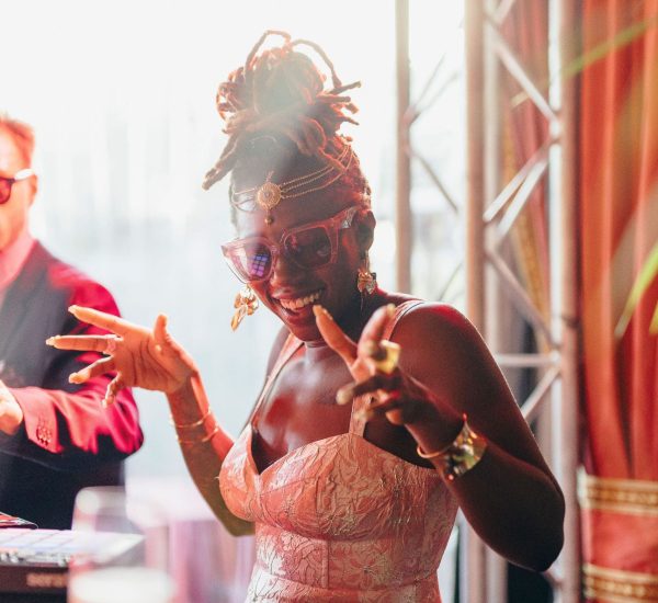 A Festa Aluga organiza eventos como casamentos, eventos corporativos e festas. Os serviços disponíveis são decoração, planning e aluguer de material.