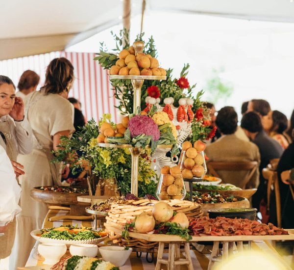 A Festa Aluga organiza eventos como casamentos, eventos corporativos e festas. Os serviços disponíveis são decoração, planning e aluguer de material.