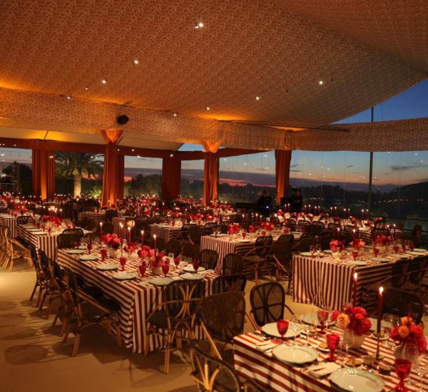 A Festa Aluga organiza eventos como casamentos, eventos corporativos e festas. Os serviços disponíveis são decoração, planning e aluguer de material.