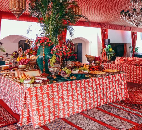 A Festa Aluga organiza eventos como casamentos, eventos corporativos e festas. Os serviços disponíveis são decoração, planning e aluguer de material.