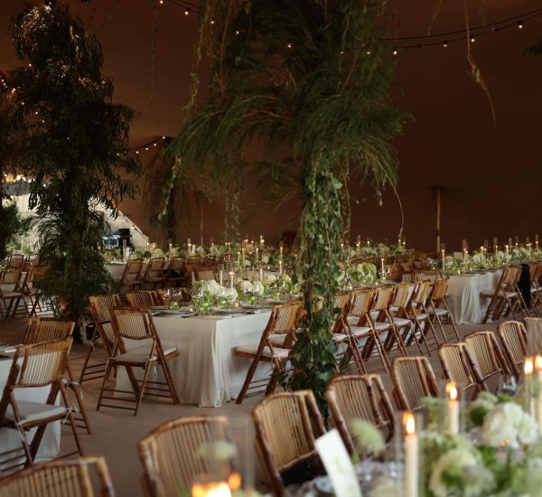 A Festa Aluga organiza eventos como casamentos, eventos corporativos e festas. Os serviços disponíveis são decoração, planning e aluguer de material.